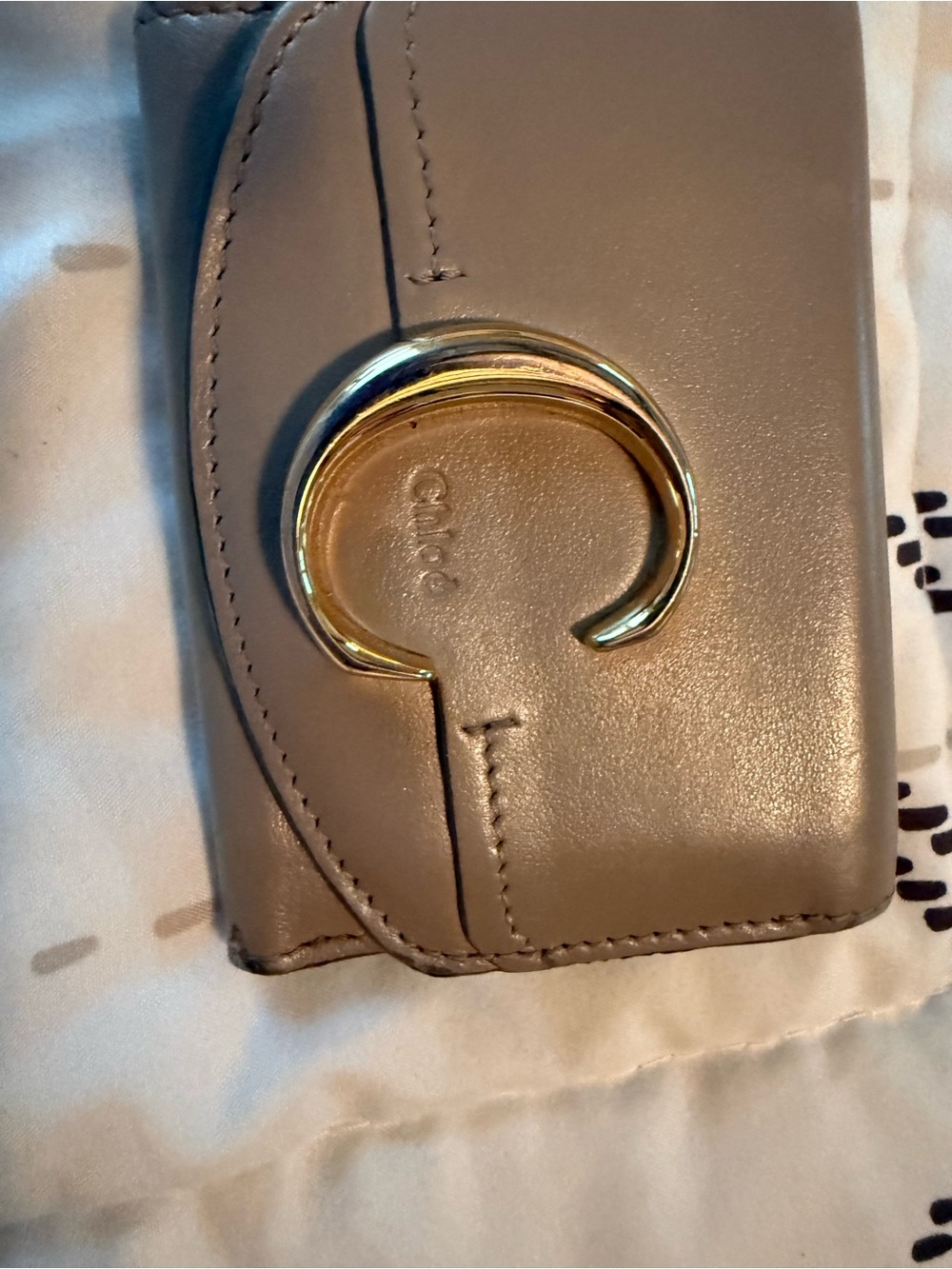 Authentic Chloé “C” Leather Wallet — Timeless Luxury in a Compact Design